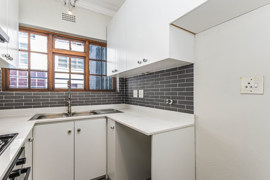 To Let 2 Bedroom Property for Rent in Green Point Western Cape